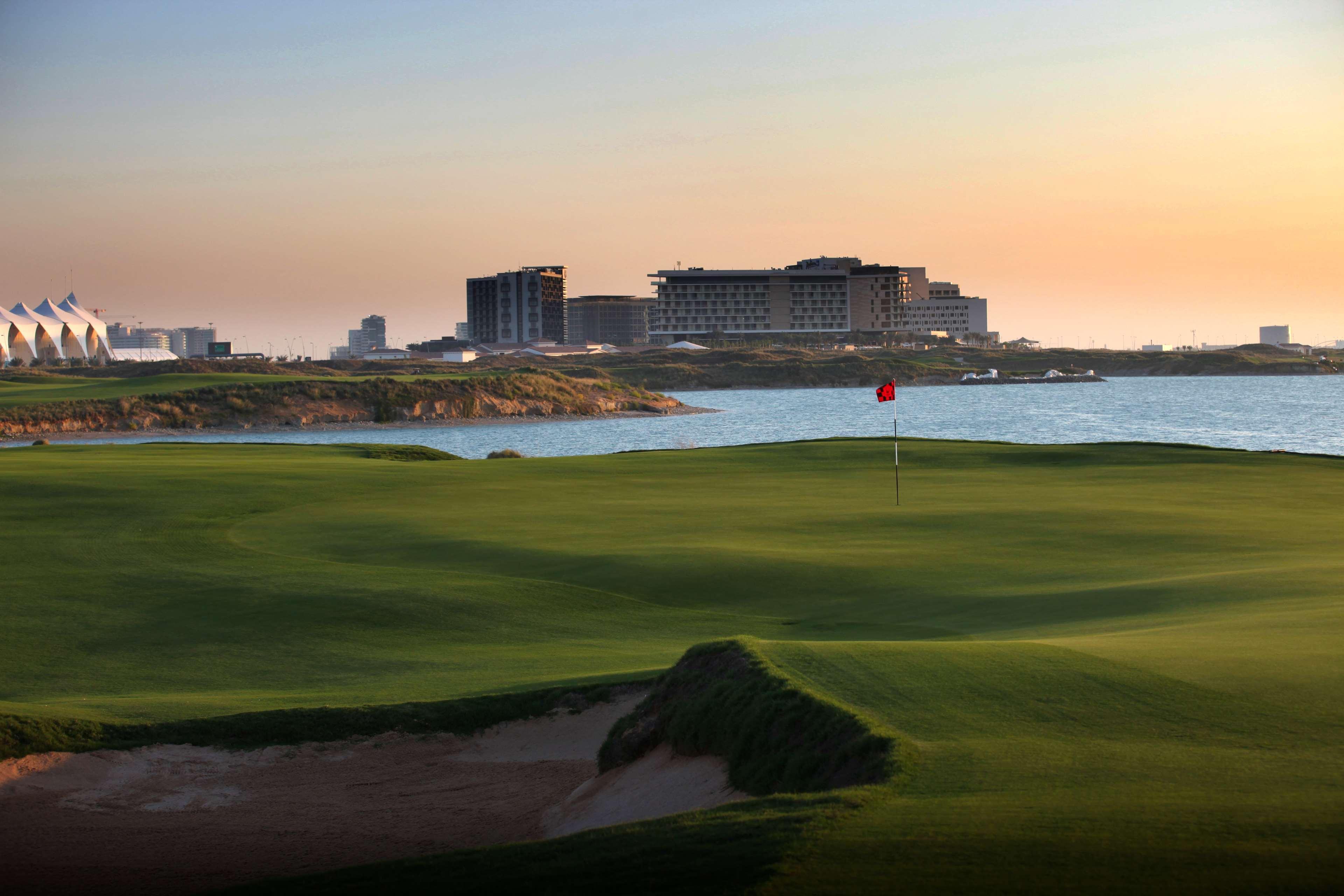 Hotel Radisson Blu Hotel, Yas Island 4*