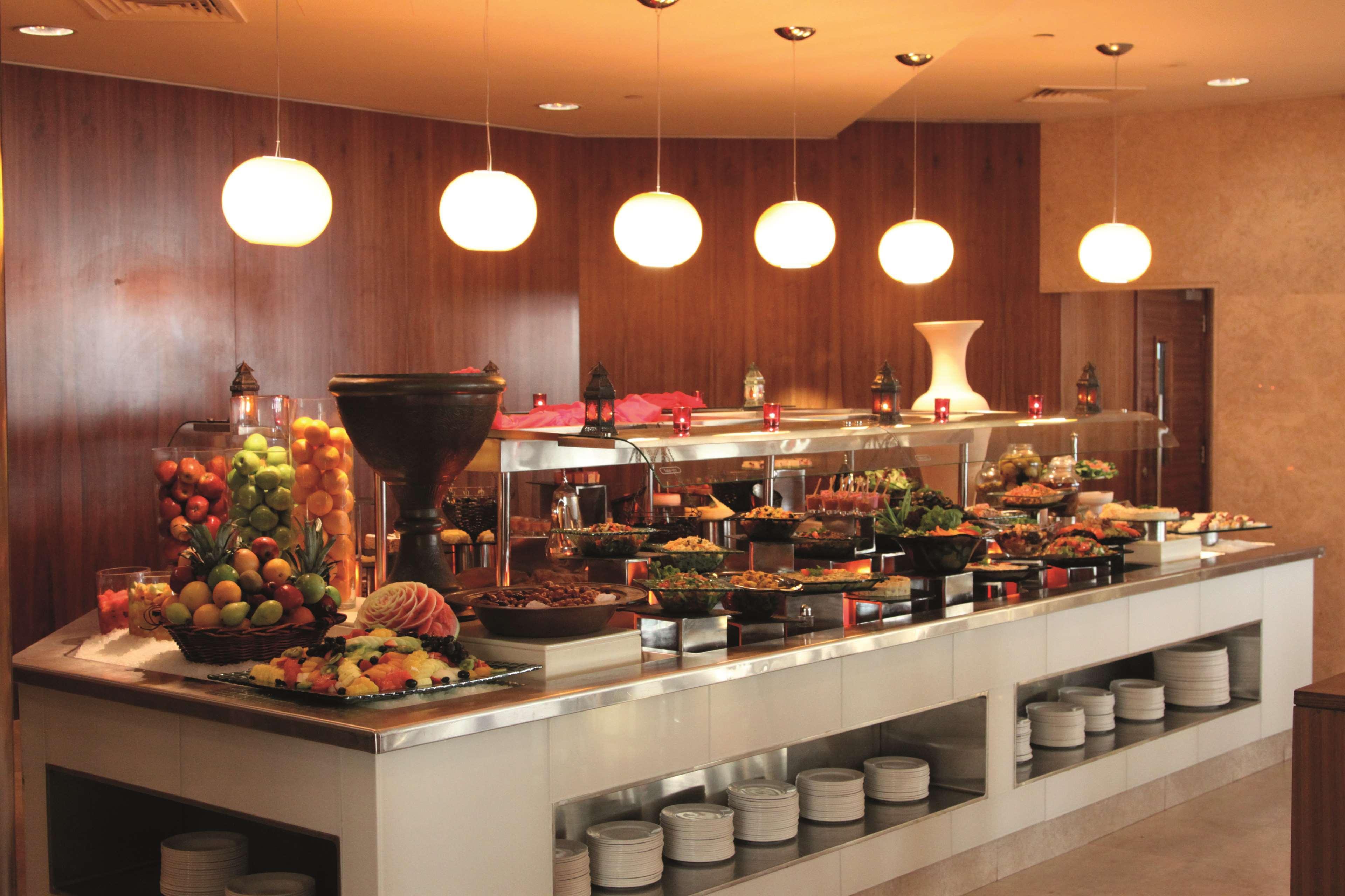 Hotel Radisson Blu Hotel, Yas Island 4*