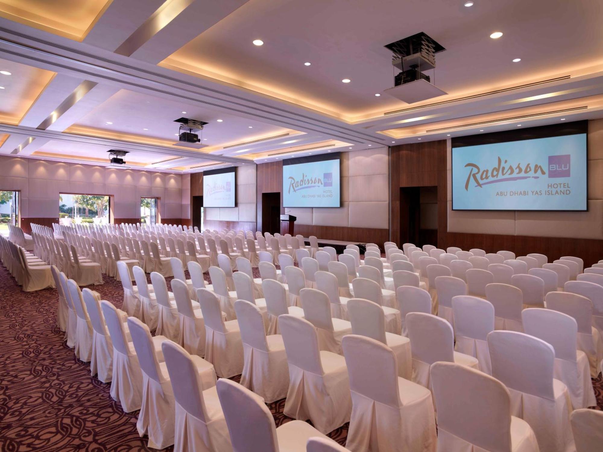 Hotel Radisson Blu Hotel, Yas Island 4*